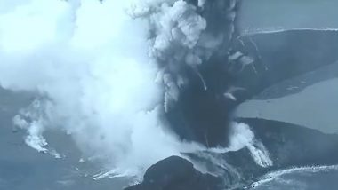 Volcano Eruption in Japan Videos: इवो जीमा द्वीप पर ज्वालामुखी फटा, आसमान में उड़ती हुई राख का वीडियो वायरल