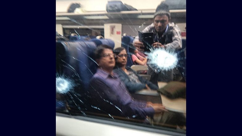 Vande Bharat Express: ओडिशा के भुवनेश्वर में वंदे भारत ट्रेन पर पथराव,  एग्जीक्यूटिव क्लास कोच की खिड़की का शीशा टूटा