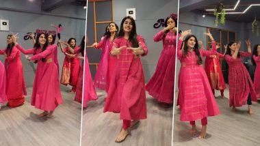 Karwa Chauth Special Dance: करवा चौथ पर महिलाओं ने गली में आज चांद निकला गाने पर किया डांस, देखें वीडियो