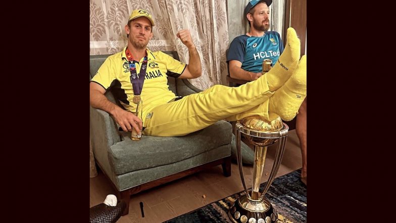 Mitchell Marsh Legs Over World Cup: मिशेल मार्श ने विश्व कप ट्रॉफी पर पैर रखकर का किया अपमान, सोशल मीडिया पर जमकर हुए ट्रोल