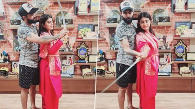 Ravindra Jadeja's Wife Rivaba's Poses With Husband: रवींद्र जडेजा की पत्नी रिवाबा ने पति के साथ दिए पोज, सोशल मीडिया पर शेयर की तस्वीर