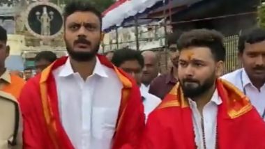 Rishabh Pant and Axar Patel Visit Lord Balaji Temple: ऋषभ पंत और अक्षर पटेल पहुचें भगवान बालाजी के मंदिर, दर्शन करके फैंस के साथ खिंचाई तस्वीर, देखें वीडियो