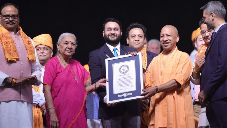 Ayodhya Deepotsav 2023: 22 लाख दीपों से जगमगाई श्री राम की नगरी, अयोध्या में फिर बना गिनीज वर्ल्ड रिकॉर्ड (See Pics and Video)