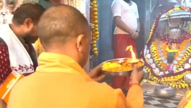 CM Yogi offers Prayers at Hanumangarhi Temple: यूपी के सीएम योगी अयोध्या दौरे पर, हनुमानगढ़ी मंदिर में की पूजा-अर्चना, देखें वीडियो