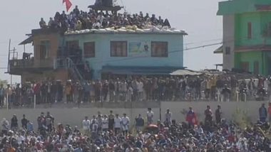 Fans Climb On Terraces To Watch Match: नेपाल में चढ़ा क्रिकेट का बुखार, यूएई के खिलाफ मैच देखने के लिए छतों पर चढ़े फैंस, देखें वायरल तस्वीर