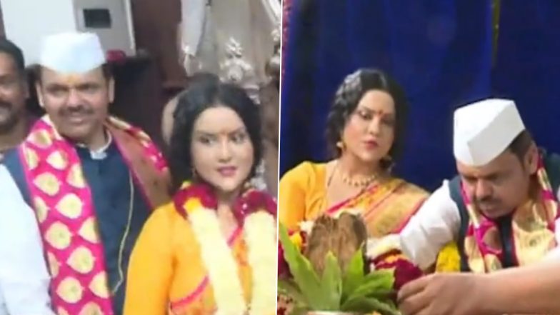 Kartiki Ekadashi 2023: महाराष्ट्र के डिप्टी सीएम फड़नवीस अपनी पत्नी अमृता के साथ कार्तिकी एकादशी के मौके पर पंढरपुर में श्री विठ्ठल रुक्मिणी मंदिर में की पूजा-अर्चना- VIDEO