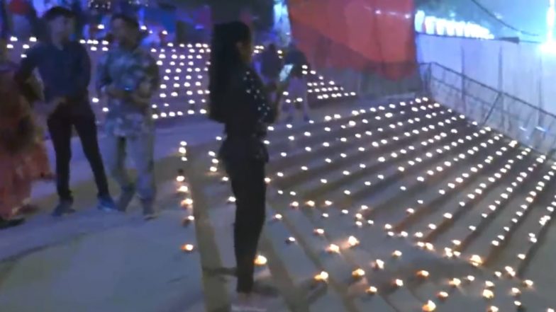 Dev Deepavali 2023: देव दीपावली के अवसर पर वाराणसी का राजघाट मिट्टी के दीयों जगमगाया, देखें वीडियो