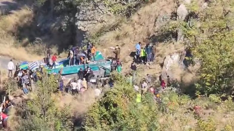 J&K Road Accident: जम्मू-कश्मीर में बस खाई में गिरने से मरने वालों का आंकड़ा 36 पहुंचा