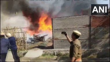 Scrap Godown Fire Video: गाजियाबाद के स्क्रैप गोदाम में लगी भीषण आग, फायर ब्रिगेड की 6 गाड़ियां मौके पर मौजूद