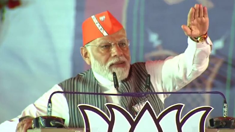VIDEO: 'पता भी दे देना, चिट्ठी लिखूंगा...' रैली में PM मोदी को लड़की ने दी पेंटिंग, खुश होकर प्रधानमंत्री ने की तारीफ