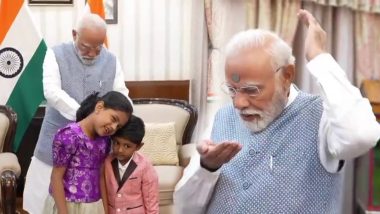 PM Modi Having Fun With Children Video: पीएम मोदी ने बच्चों के साथ की मस्ती, माथे पर चिपकाया सिक्का, देखें प्रधानमंत्री का नटखट अंदाज