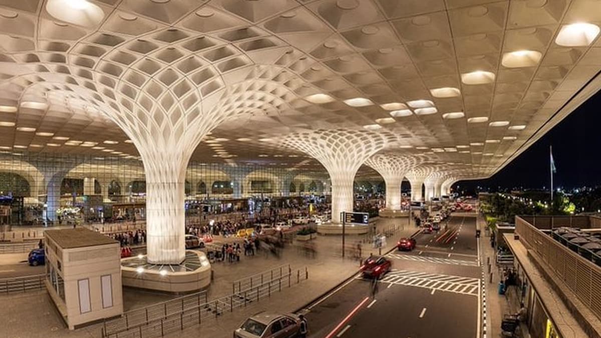 Threat to Bomb 7 Airport: दिल्ली और जयपुर समेत 7 एयरपोर्ट को बम से उड़ाने की धमकी