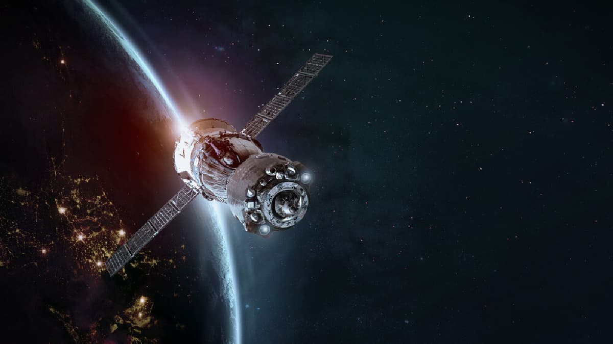 NASA ने छोटा सैटेलाइट लॉन्च किया, ब्रह्मांडीय विस्फोटों के रहस्यों को करेगा उजागर