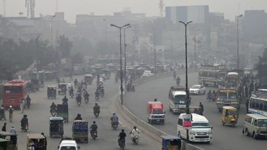 Pakistan Pollution Video: प्रदूषण से बेहाल पाकिस्तान! लाहौर में 4 दिन का 'लॉकडाउन', लोगों से घरों के भीतर रहने की अपील