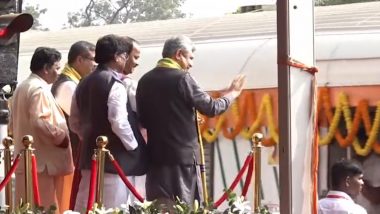 President Murmu Flags off 3 New Trains: राष्ट्रपति द्रौपदी मुर्मू ने ओडिशा के बादामपहाड़ रेलवे स्टेशन से तीन नई ट्रेनों को दिखाई हरी झंडी, देखें वीडियो