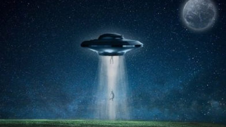 'UFO' Sighting in Manipur: मणिपुर के इंफाल एयरपोर्ट पर दिखाई दिया यूएफओ, राफेल की 2 लड़ाकू विमान खोज में जुटी