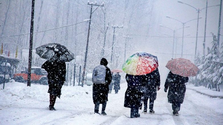 Snowfall In Srinagar: श्रीनगर में हुई मौसम की दूसरी बर्फबारी, हिमाचल में यातायात बाधित
