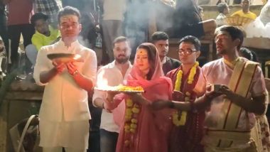 Sunny Leone Visits Varanasi: बनारस पहुंची सनी लियोन ने की गंगा आरती,आधात्यत्मिक रंग में दिखी सराबोर (Watch Video)
