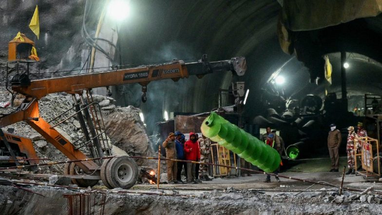 Uttarkashi Tunnel Accident: सिलक्यारा सुरंग में मजदूरों को निकालने के प्रयास को झटका, ड्रिलिंग का काम फिर रुका