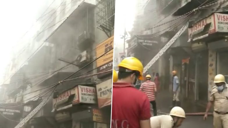 West Bengal Fire Video: कोलकाता के चांदनी चौक में इलाके में बिल्डिंग में लगी आग, पाने की कोशिश जारी