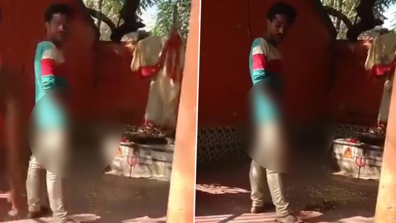 West Bengal: मुर्शिदाबाद में मंदिर के अंदर एक शख्स ने किया पेशाब, वीडियो सामने आने के बाद गिरफ्तार
