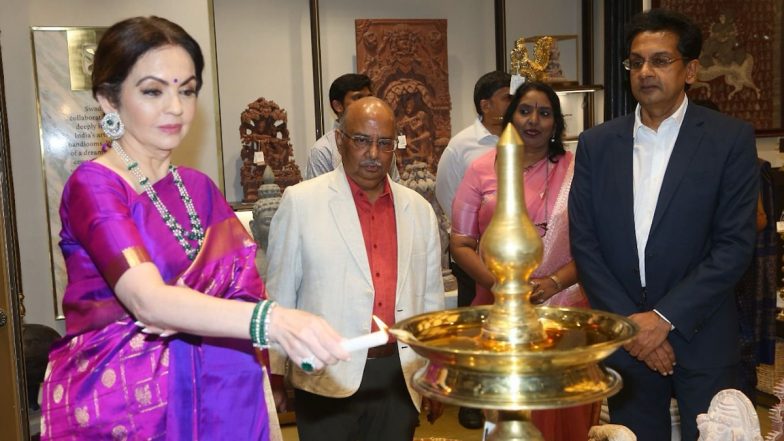 Swadesh Store: रिलायंस रिटेल ने हैदरबाद में खोला अपना पहला स्वदेश स्टोर, नीता अंबानी ने किया शुभारंभ  | Video