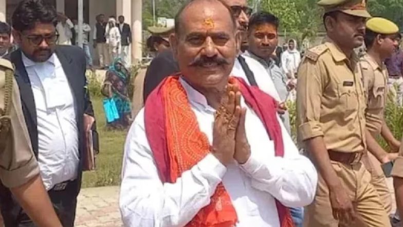 UP: पूर्व बाहुबली विधायक विजय मिश्रा को 15 साल की सजा, सिंगर से रेप मामले में कोर्ट ने सुनाया फैसला