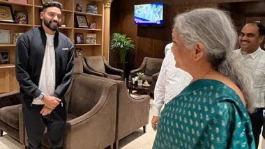 Nirmala Sitharaman Meets Siraj: वित्त मंत्री निर्मला सीतारमण ने एयरपोर्ट पर मोहम्मद सिराज से की मुलाकात, WC में शानदार प्रदर्शन के लिए दीं बधाई, देखें Tweet