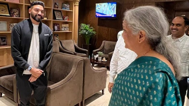 Nirmala Sitharaman Meets Siraj: वित्त मंत्री निर्मला सीतारमण ने एयरपोर्ट पर मोहम्मद सिराज से की मुलाकात, WC में शानदार प्रदर्शन के लिए दीं बधाई, देखें Tweet
