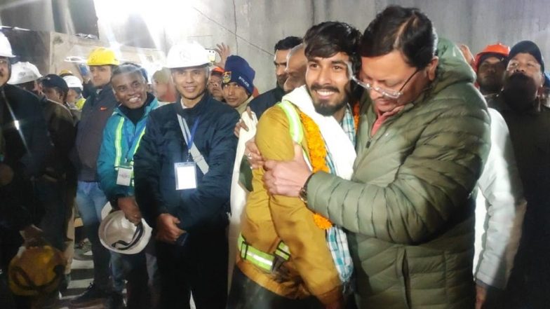 Uttarkashi Tunnel Rescue Operation Update: देश के लिए बड़ी जीत, 17 दिनों की कड़ी मशक्कत के बाद सुरंग से सभी 41 मजदूरों को निकाला गया बाहर, देखें वीडियो