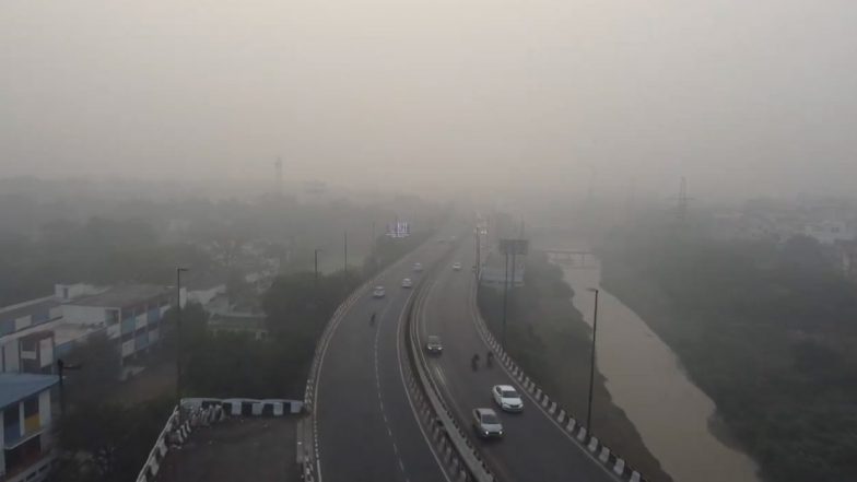 Delhi Pollution: ‘बेहद खराब’ श्रेणी में पहुंचा दिल्ली में कई इलाकों का AQI, लोग बोले- सांस लेने में हो रही है दिक्कत