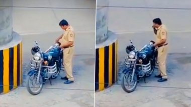 Policeman Eating On Bike Video: व्यस्त सड़क पर ब्रिज के नीचे बाइक पर खाना- खाते हुए पुलिसकर्मी का वीडियो आया सामने