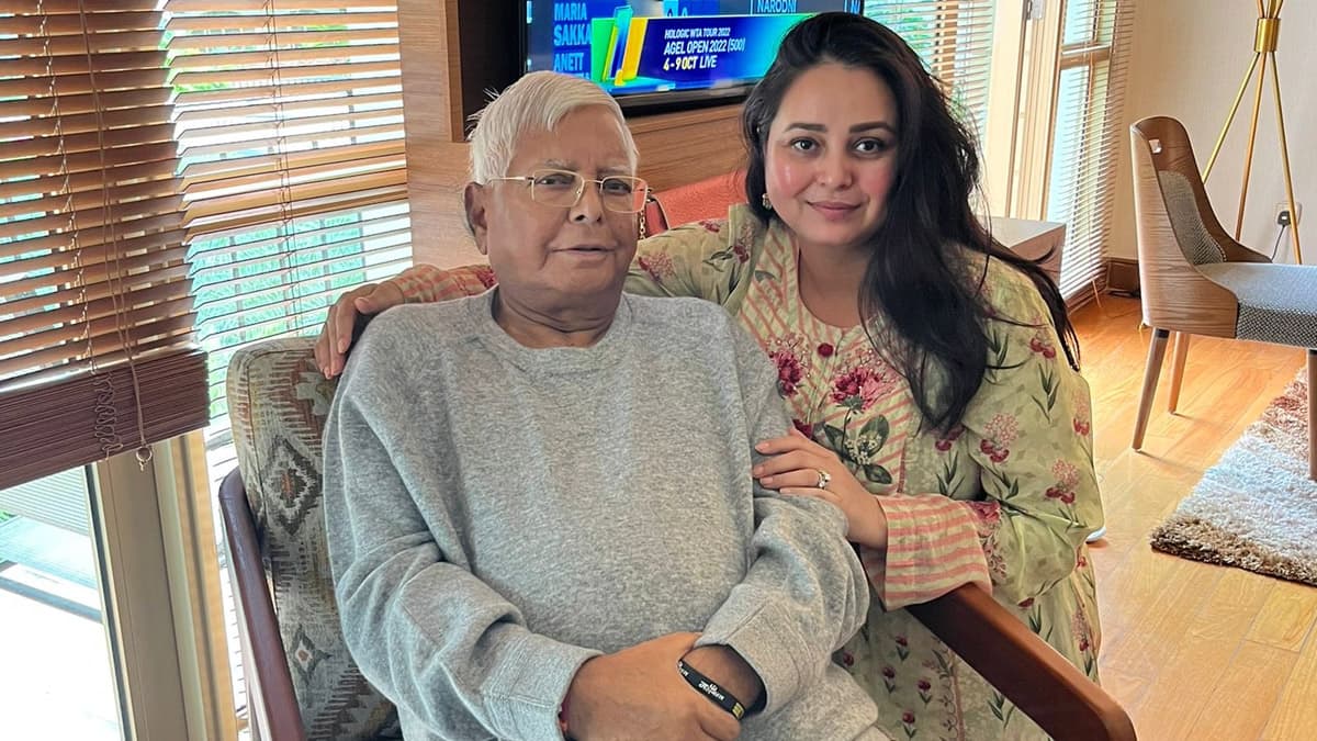 Bihar Political Crisis: नीतीश कुमार को लेकर लालू की बेटी रोहिणी ने कहा- कूड़ा गया फिर से कूड़ेदान में