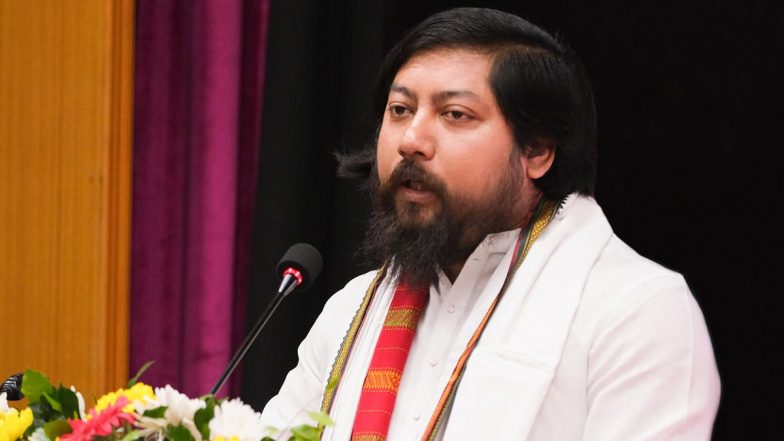 West Bengal:कुच बिहार से बीजेपी उम्मीदवार और केंद्रीय मंत्री निसिथ प्रमाणिक की गाड़ी की चेकिंग से भड़के नेता,कार्यकर्ताओं और अधिकारियों में हुई बहस -Video