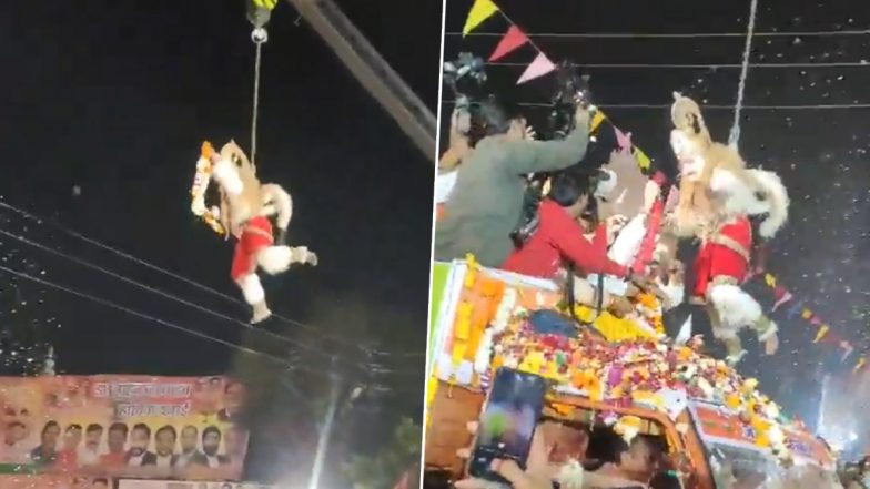Madhya Pradesh CM मोहन यादव का उज्जैन में अनोखे अंदाज में हुआ स्वागत, रोज शो के दौरान आसमान से उतरे 'हनुमान'; देखें VIDEO