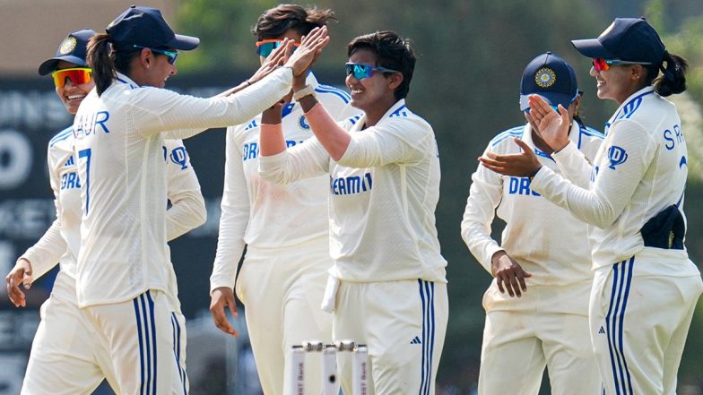 IND W vs ENG W, Day 2 Live Score Update: इंग्लैंड की पहली पारी 136 रनों पर सिमटी, दीप्ति शर्मा ने चटकाए 5 विकेट