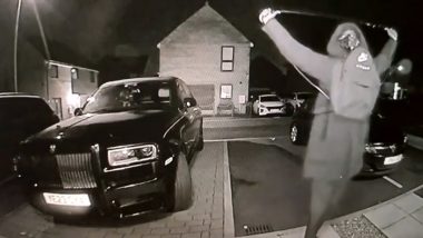 Rolls Royce Theft Video: यूके में चोरों ने मालिक के एंटीना का इस्तेमाल कर चुराई रोल्स रॉयस कार, देखें वीडियो