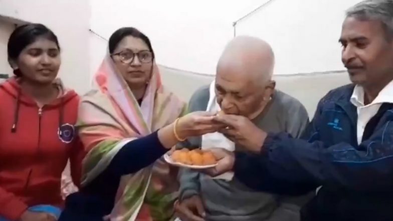 Madhya Pradesh के नए CM मोहन यादव के ससुराल सुल्तानपुर में जश्न का माहौल, ससुरालवालों ने एक-दूसरे को खिलाई मिठाई, देखें VIDEO