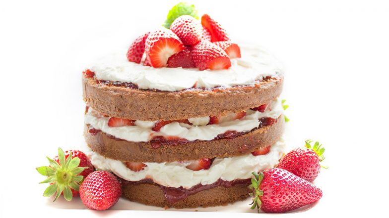 Cake On Christmas 2023: क्रिसमस पर घर पर बनाएं एगलेस &lsquo;ब्लैक फारेस्ट केक&rsquo;! स्वयं भी खाएं मेहमानों को भी खिलाएं!
