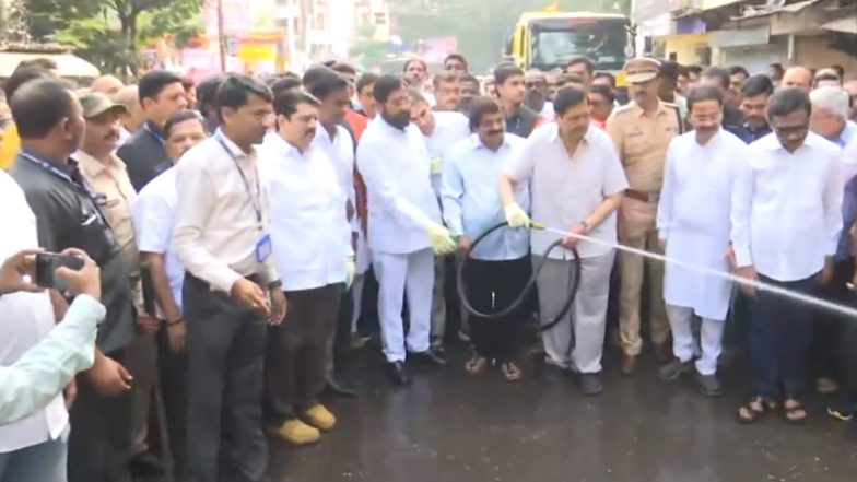 Maharashtra: मुख्यमंत्री एकनाथ शिंदे ने घाटकोपर के अमृत नगर में स्वच्छता अभियान में लिया भाग, सामने आया वीडियो