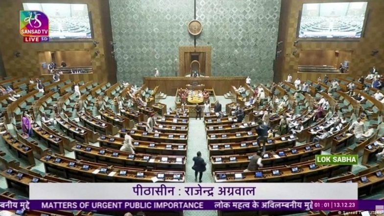 संसद के घुसपैठियों की किसने मदद की