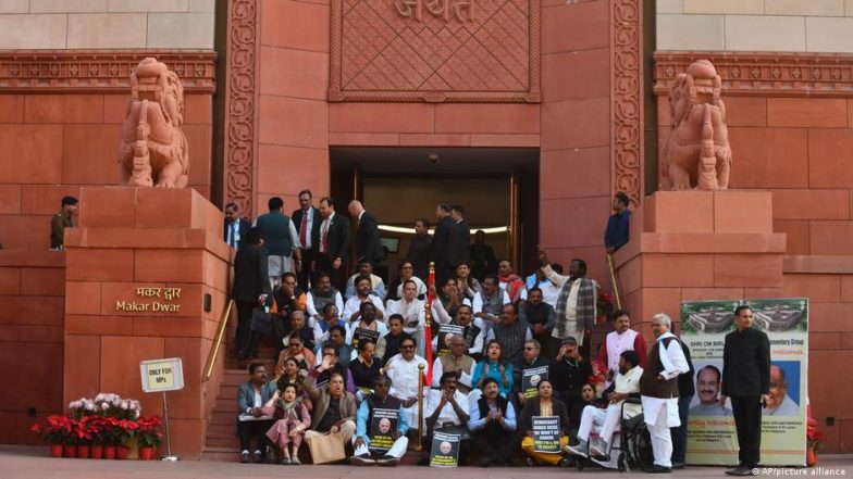 संसद से आज 49 विपक्षी सांसद निलंबित, इस सत्र में अब तक 141 सांसदों का निलंबन