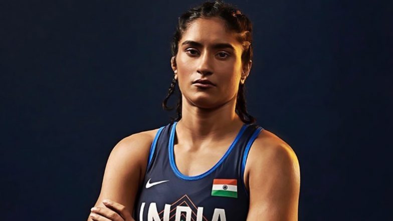 Vinesh Phogat Returns Khel Ratna And Arjuna Awards: विनेश फोगाट ने अपने खेलरत्&zwj;न, अर्जुन पुरस्कार लौटाए, पुरस्कारों को पीएमओ के सामने फुटपाथ पर रखा