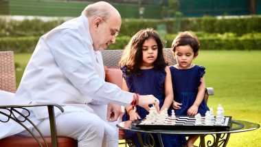 Amit Shah Playing Chess: 'हमेशा बेहतर की तलाश करें..', पोतियों संग शतंरज खेलते अमित शाह ने शेयर की प्यारी-सी तस्वीर, दिया ये मैसेज