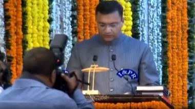 Akbaruddin Owaisi Takes Oath Protem Speaker: अकबरुद्दीन ओवैसी बने तेलंगाना विधानसभा के प्रोटेम स्पीकर, राज्यपाल ने दिलाई शपथ (Watch Video)