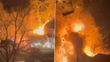 House Explodes Before Police Search Video: अमेरिका के आर्लिंगटन में पुलिस पहुंची सर्च वारंट करने, तभी घर में हुआ विस्फोट