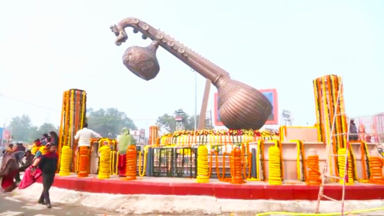 Ayodhya Prepares For PM Modi Visit: पीएम मोदी के दौरे से पहले दुल्हन की तरह सजी अयोध्या, फूलों से सजी वीणा की प्रतिमा, देखें वीडियो