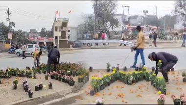 Ayodhya Pots Loot Video: अयोध्या में गमलों की लूट, PM मोदी के स्वागत में लगे फूलों को घर उठा ले गए लोग, देखें वीडियो