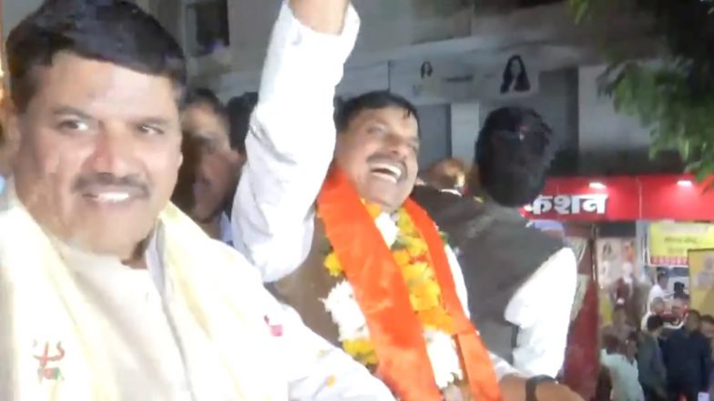 MP CM Mohan Yadav Road Show: मुख्यमंत्री बनने के बाद सीएम मोहन यादव का उज्जैन में रोड शो, स्वागत में बड़ी संख्या में उमड़े लोग, देखें वीडियो