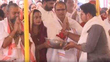 CM Shivraj Singh Chouhan 'aarti Video: मध्य प्रदेश के सीएम शिवराज सिंह चौहान पहुंचे भोपाल के करुणाधाम आश्रम, पत्नी साधन के साथ की आरती- VIDEO